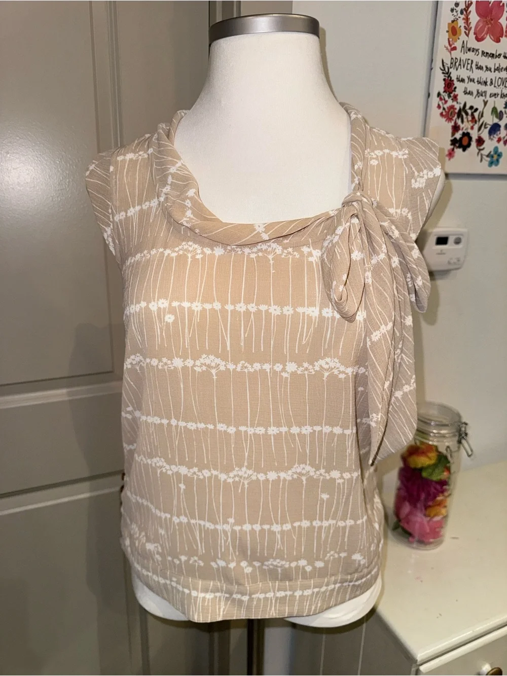 ⭐️ NWOT Emma James Bow Tie Sleeveless Beige Top size 12 - Picture 1 of 5
